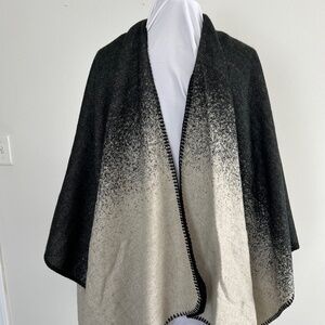 Woman's Ombre Wrap Poncho Cape Cream Black